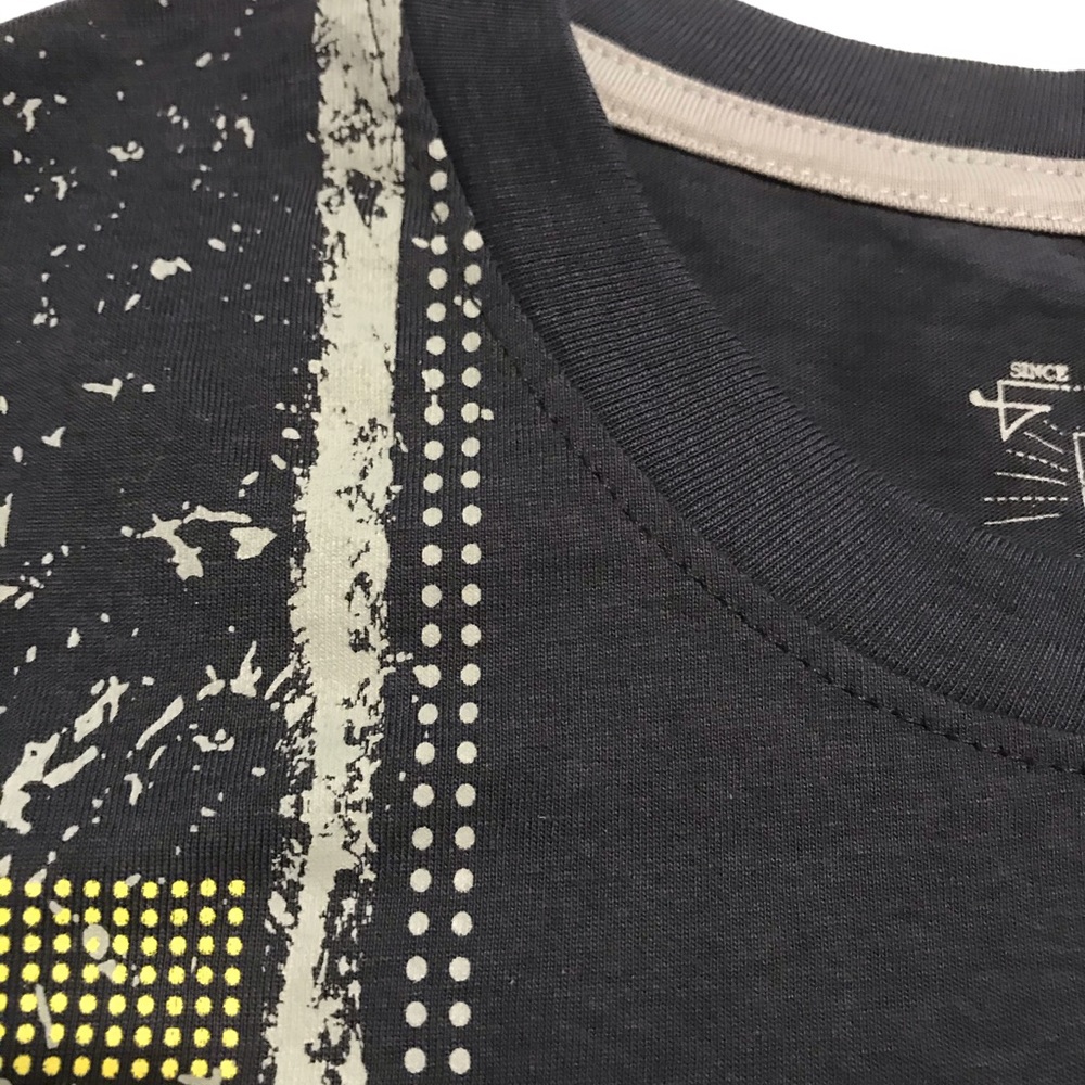 Shirt 👕 - Picture 2 of 5